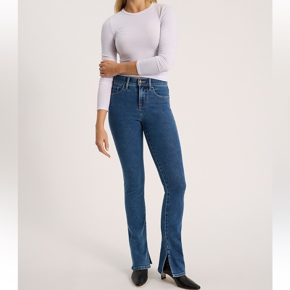 Express Mid-Rise Medium Wash Skyscraper Jeans (Short Large)